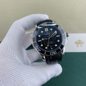 Alternative view of Royal Authentic Photos: Omega Seamaster 300 Series 007: The Queen's Secret History